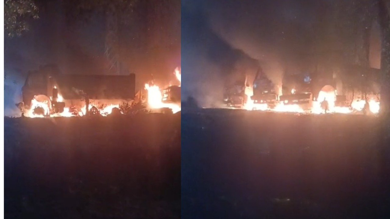 बोकारो में उपद्रवियों ने दो बसों में लगाई आग, विस्थापितों पर हुई लाठीचार्ज में युवक की मौत पर बुलाया गया है बंद