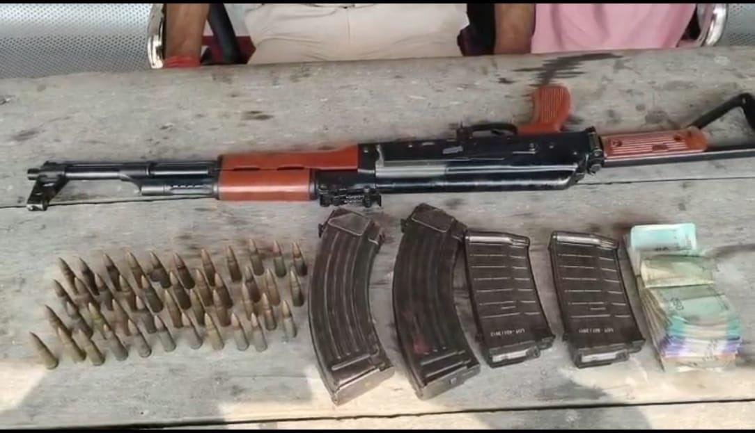 बिहार में मुखिया के घर से एके-47 कारतूस व हैंड ग्रनेड बरामद, पति गिरफ्तार