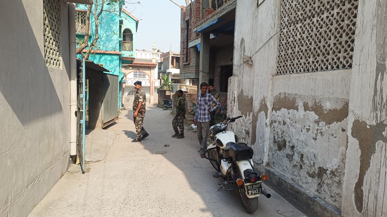 धनबाद में HuT और ISIS से जुड़े युवक गिरफ्तार झारखंड एटीएस ने पकड़े आतंकवादी नेटवर्क के सदस्य झारखंड में अवैध असलहा व्यापार और आतंकवाद भारत में Hizb UT-Tahrir संगठन का नेटवर्क