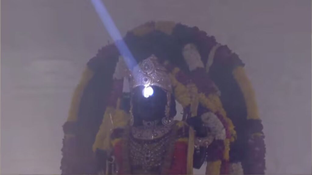 अयोध्या में भगवान राम का जन्मोत्सव, 4 मिनट तक हुआ सूर्यतिलक, Video में देखिये रामनवमी पर अलौकिक नजारा