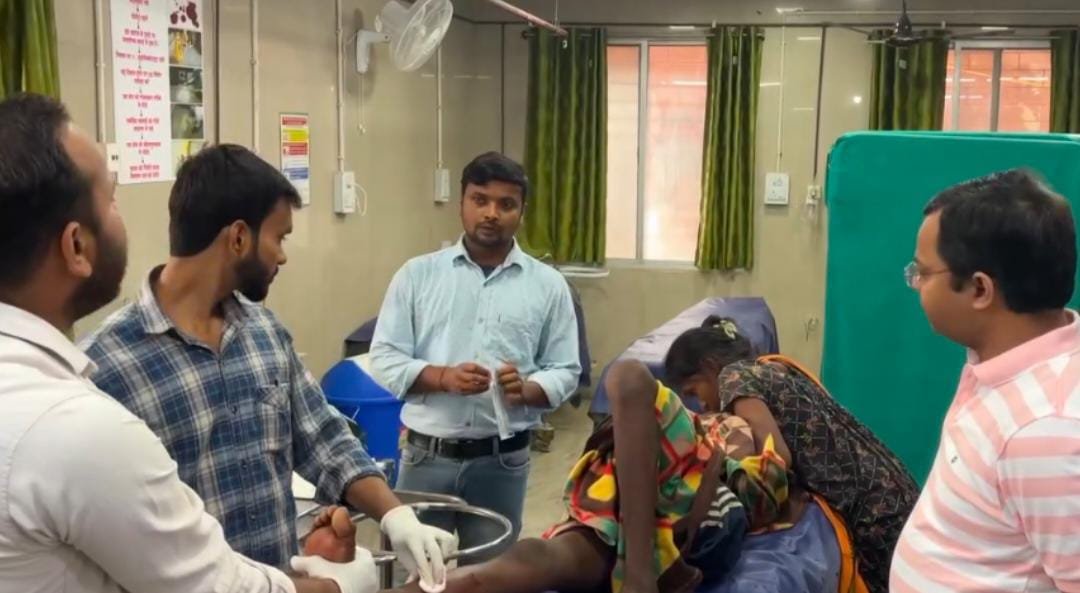 गोड्डा में सरकारी सभा भवन की छत गिरी, एक की मौत, तीन बच्चे घायल