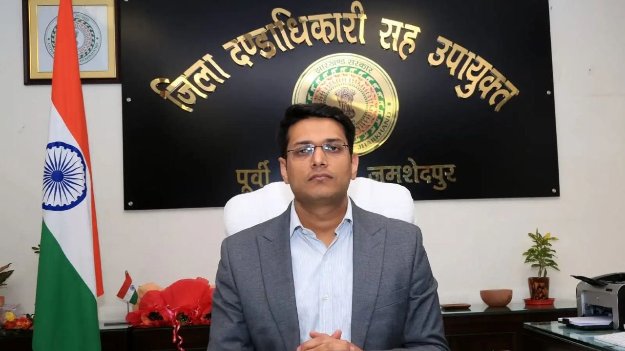 जमशेदपुर DC अनन्य मित्तल के नाम पर फर्जी फेसबुक अकाउंट, FIR दर्ज, लोगों को सतर्क रहने की सलाह