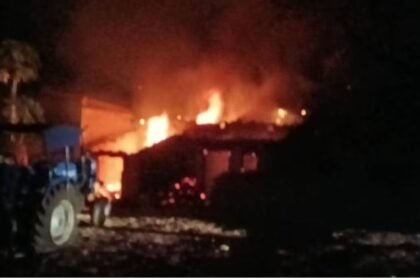 युवती के अगवा करने के विरोध में फूटा लोगों का गुस्सा, कई घरों में लगाई आग, पुलिस पर पथराव