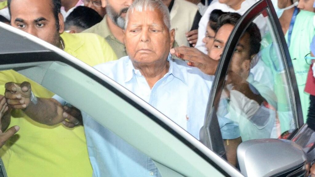 लालू यादव को दिल्ली एम्स से मिली छुट्टी, 2 अप्रैल को तबीयत बिगड़ने के बाद कराया गया था भर्ती