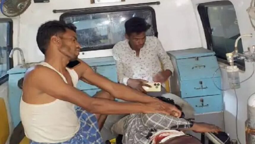 लातेहार में PLFI के उग्रवादियों ने की अंधाधुंध फायरिंग, एक मजदूर हुआ घायल 1 लातेहार में PLFI के उग्रवादियों ने की अंधाधुंध फायरिंग, एक मजदूर हुआ घायल