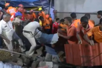 विशाखापत्तनम के श्री वराहालक्ष्मी नरसिम्हा स्वामी मंदिर में बड़ा हादसाः चंदनोत्सवम के दौरान दीवार का 20 फीट लंबा हिस्सा गिरा, सात लोगों की मौत