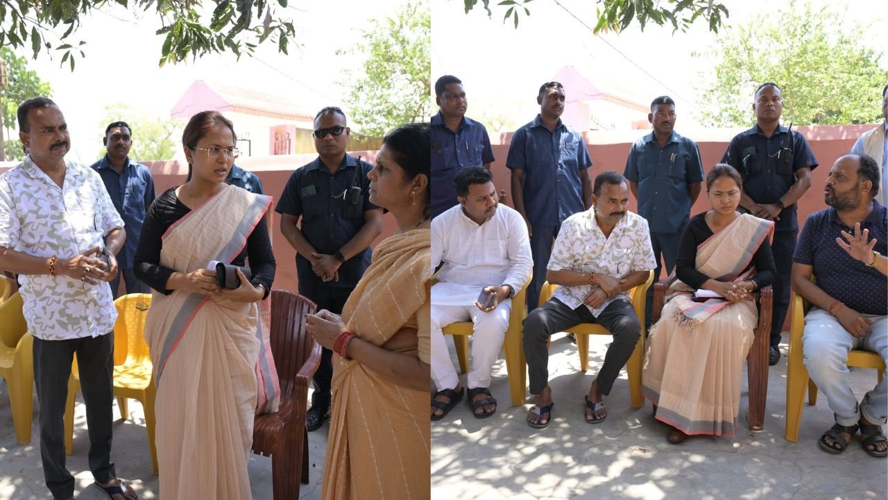 CM हेमंत सोरेन के निर्देश पर IB अधिकारी मनीष रंजन के परिजनों से मिले मंत्री और विधायक, हर संभव मदद का दिया भरोसा