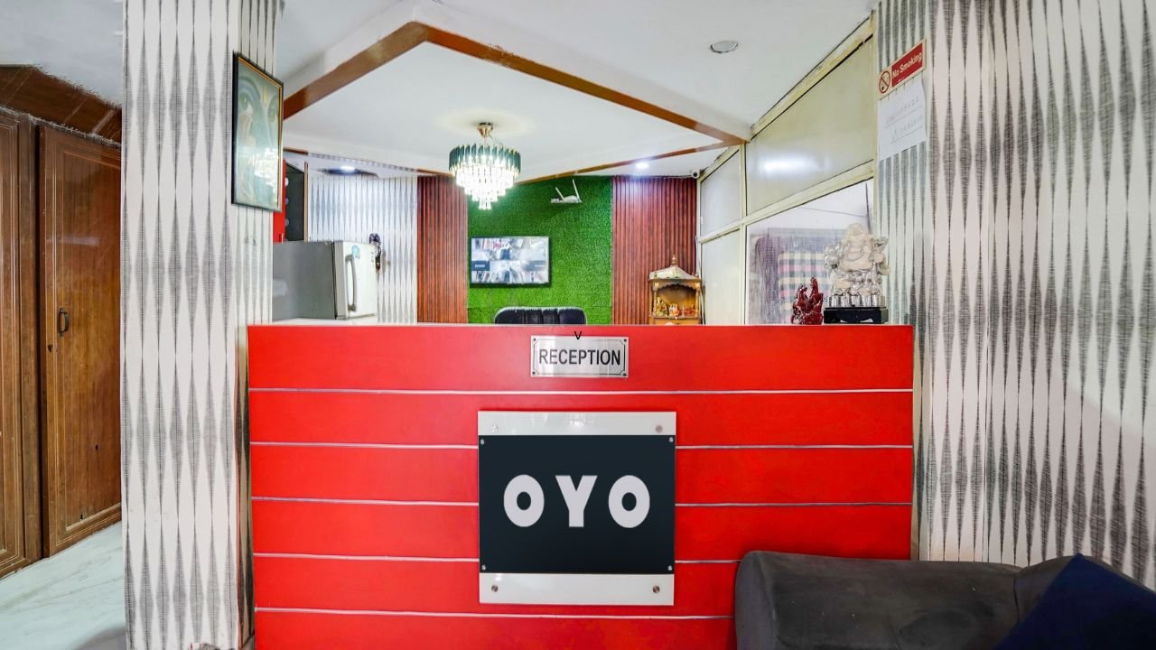 OYO होटल में 16 साल छोटी गर्लफ्रेंड के साथ रूका था सॉफ्टवेयर इंजीनियर, कुत्ते को लेकर हुए विवाद के बाद हुआ बड़ा कांड