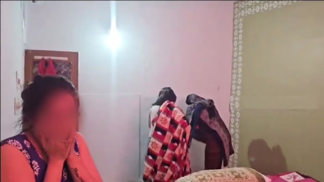 स्पा सेंटर में पुलिस की छापेमारी, थाईलैंड से आई 6 लड़कियां पकड़ी गई