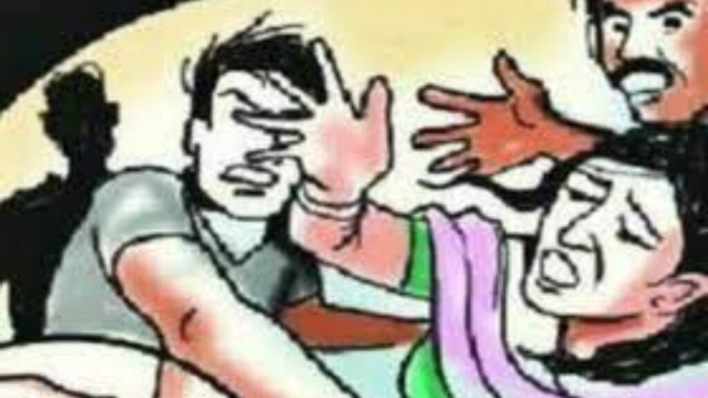 डायन के आरोप में महिला से मारपीट, कपड़े फाड़कर गांव में घुमाया