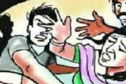 डायन के आरोप में महिला से मारपीट, कपड़े फाड़कर गांव में घुमाया