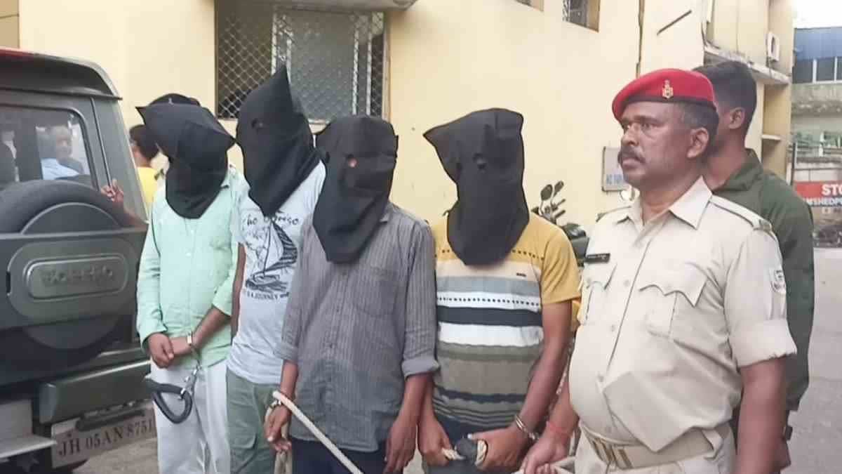 पंचायत सचिव चला रहा था फर्जी जन्म प्रमाण पत्र बनाने का रैकेट, जमशेदपुर पुलिस ने 5 लोगों को किया गिरफ्तार, सभी प्रखंडों में दिये गए जांच के आदेश