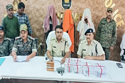 लातेहार पुलिस ने PLFI के 3 नक्सलियों को किया गिरफ्तार, SP को मिली गुप्त सूचना पर कार्रवाई