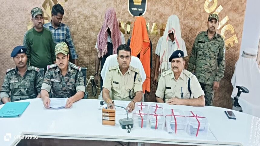 लातेहार पुलिस ने PLFI के 3 नक्सलियों को किया गिरफ्तार, SP को मिली गुप्त सूचना पर कार्रवाई