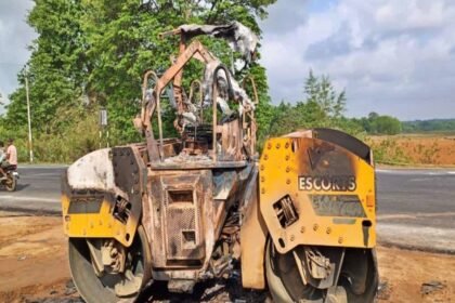 खूंटी में सड़क निर्माण में लगे रोलर को नक्सलियों ने फूंका, लेवी नहीं देने पर दिया घटना को अंजाम