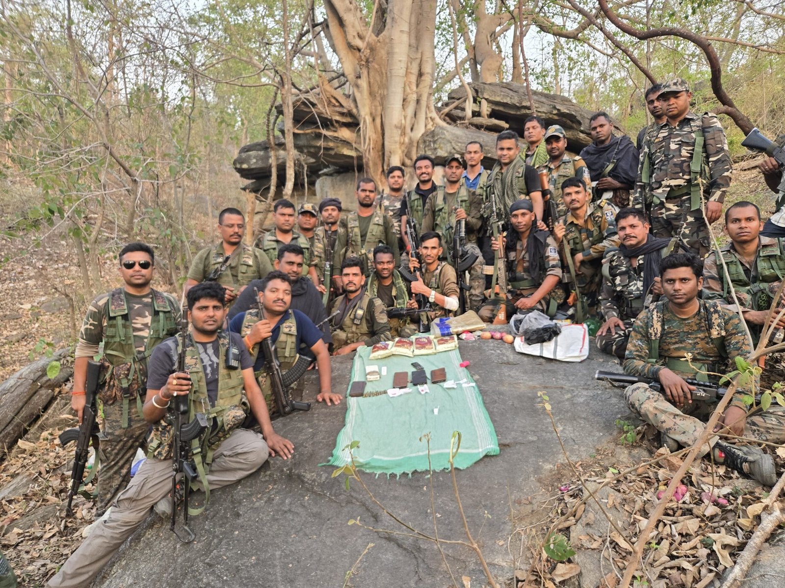 पलामू में पुलिस और शशिकांत गंझू दस्ते के बीच मुठभेड़, कारतूस-मैगजीन समेत नक्सली सामान बरामद