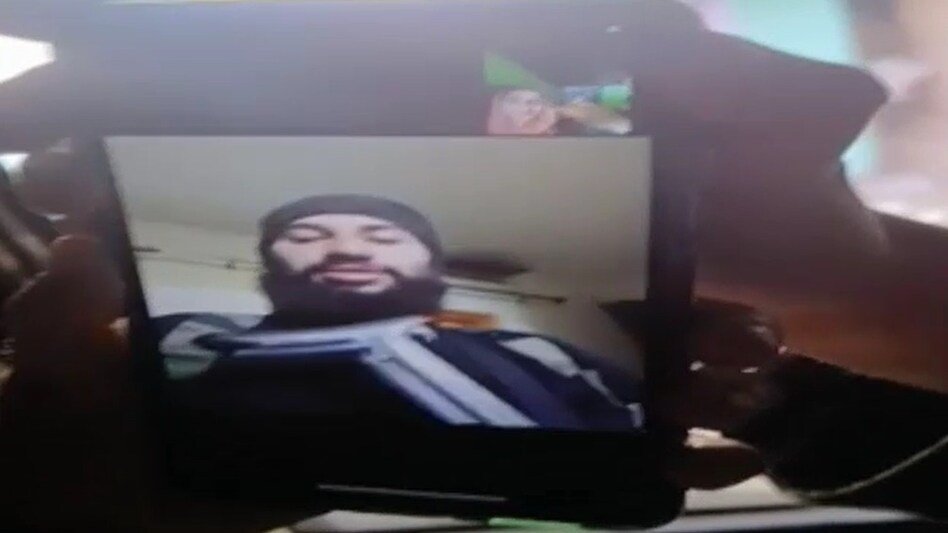 एनकांउटर से पहले आतंकी को समझाती रही मां, बेटा सरेंडर कर दे, मुठभेड़ से पहले आमिर का VIDEO आया सामने