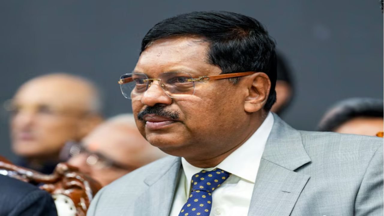 CJI बीआर गवई को मुख्य सचिव और DGP ने नहीं किया रिसीव, प्रोटोकॉल टूटने से हुए नाराज