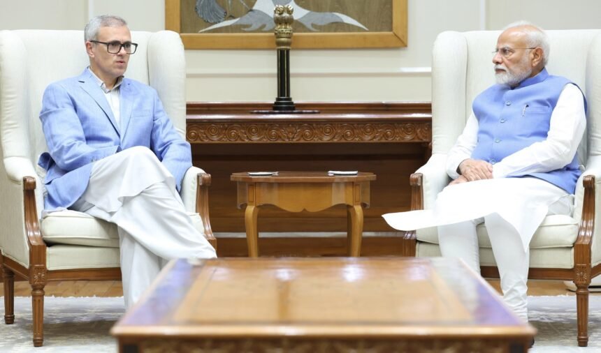 पहलगाम आतंकी हमले के बाद जम्मू-कश्मीर के सीएम उमर अब्दुल्ला और पीएम मोदी की मुलाकात, करीब आधे घंटे तक हुई बातचीत