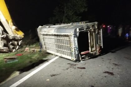 पलामू में बारात गाड़ी और डीजे वाहन में भीषण टक्कर, 4 की मौके पर हुई मौत, 10 लोग घायल