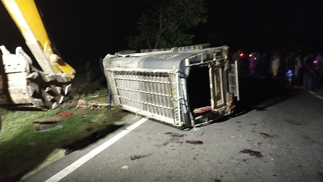 पलामू में बारात गाड़ी और डीजे वाहन में भीषण टक्कर, 4 की मौके पर हुई मौत, 10 लोग घायल