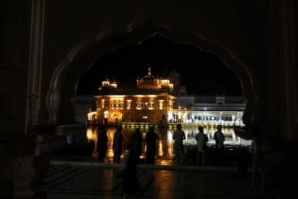 अमृतसर में लोगों को घर के अंदर रहने का निर्देश, खिड़कियों से दूर और लाइट बंद, जम्मू में सायरन की आवाज के बाद पूर्ण ब्लैकआउट 