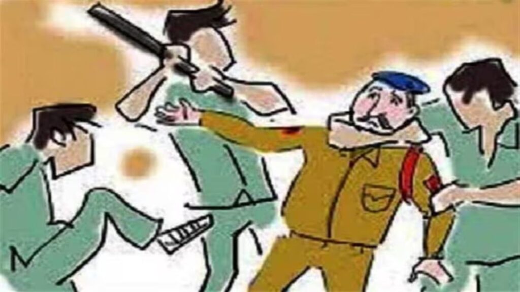 बिहार-झारखंड के बॉडर पर उत्पाद विभाग की टीम पर हमला, बारातियों पर आरोप, दारोगा समेत चार घायल