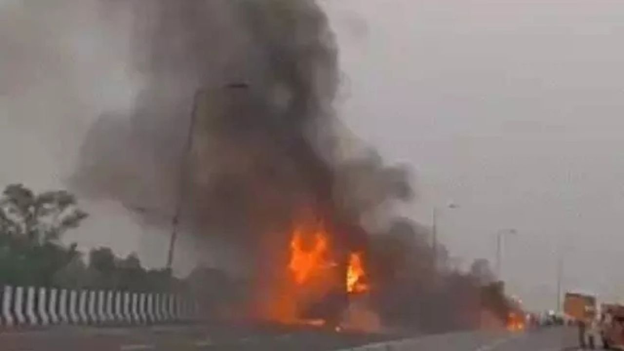 दिल्ली से बिहार जा रही बस में लगी आग, 5 लोगों की जिंदा जलने से मौत, ड्राइवर और कंडक्टर ने कूदकर बचाई जान