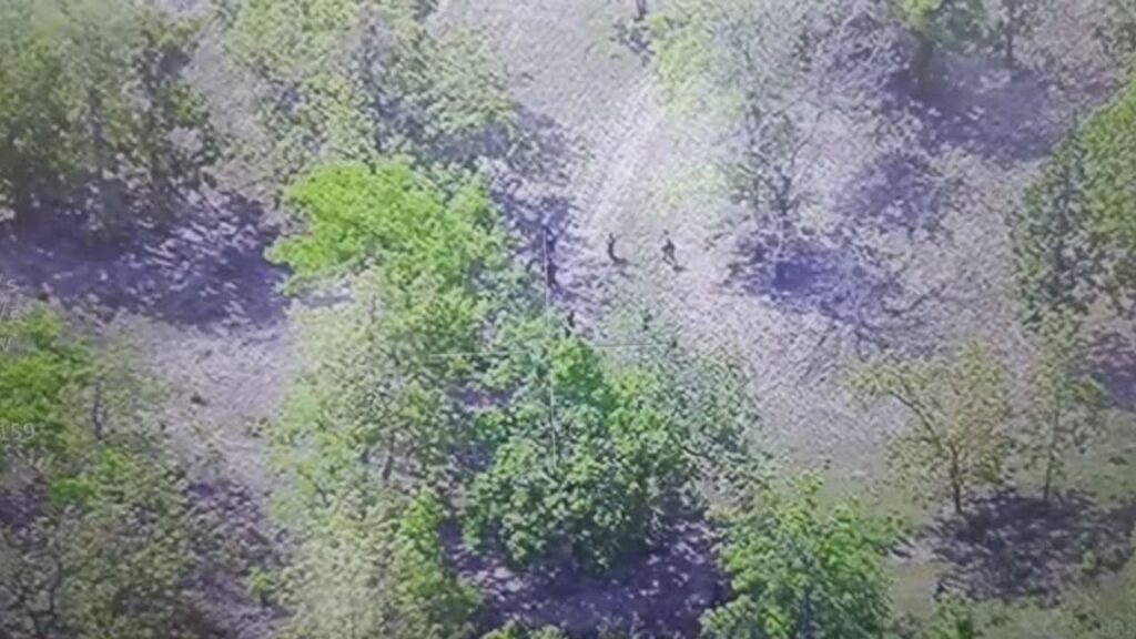 छत्तीसगढ़-तेलंगाना बॉडर में मुठभेड़, 20 से ज्यादा नक्सली के मारे जाने की खबर, देखिये VIDEO