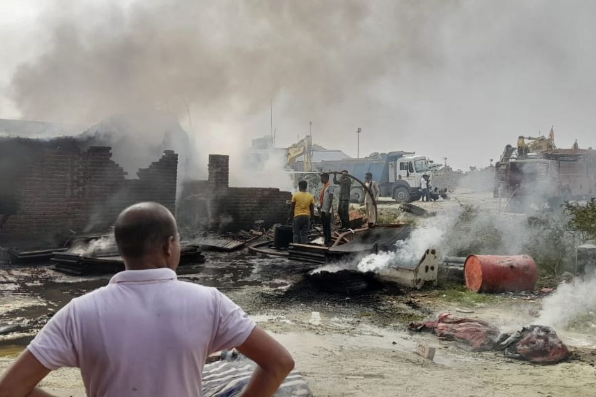 deoghar news truck burnt after road accident news