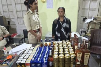 बिहार में SSP ऑफिस के कैंपस में मिलीं शराब की बोतलें, दो पुलिसकर्मी हिरासत में, SIT करेगी मामले की जांच