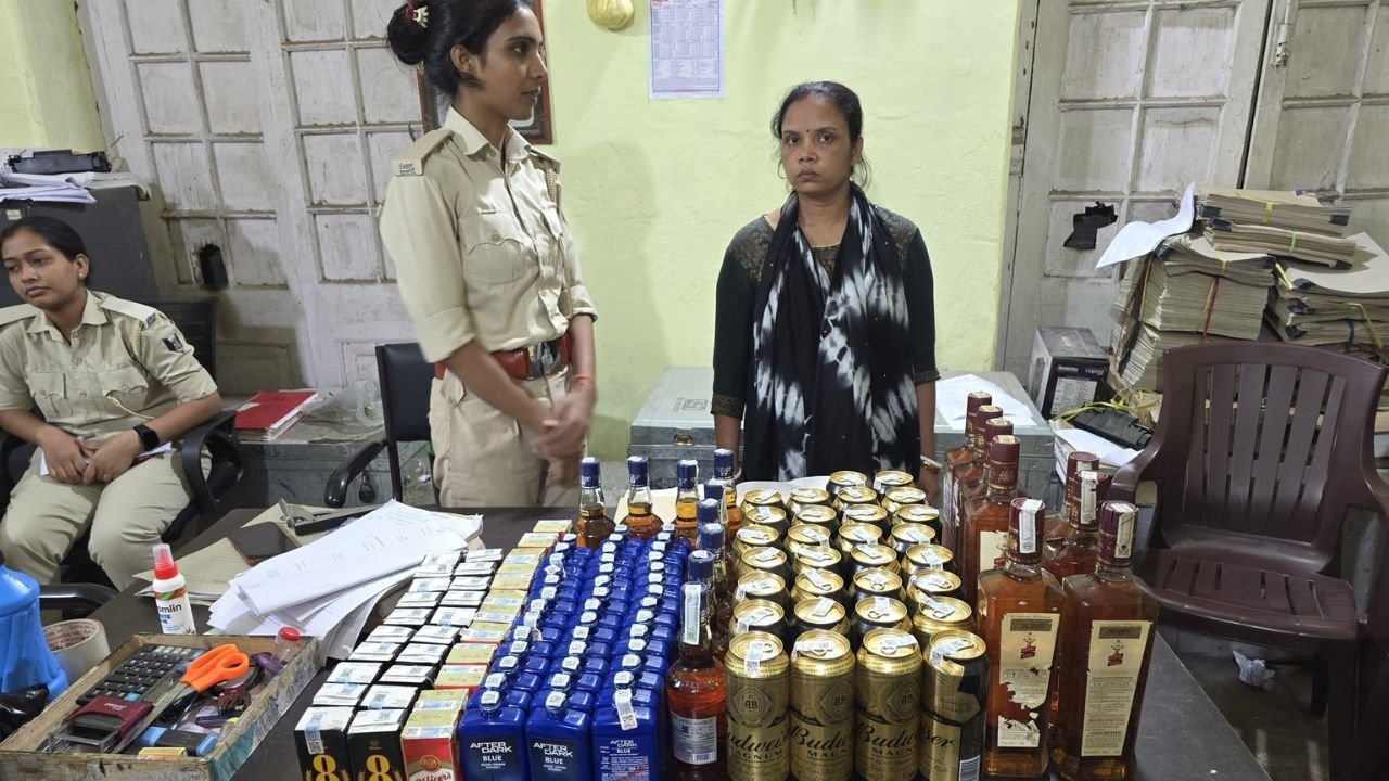 बिहार में SSP ऑफिस के कैंपस में मिलीं शराब की बोतलें, दो पुलिसकर्मी हिरासत में, SIT करेगी मामले की जांच