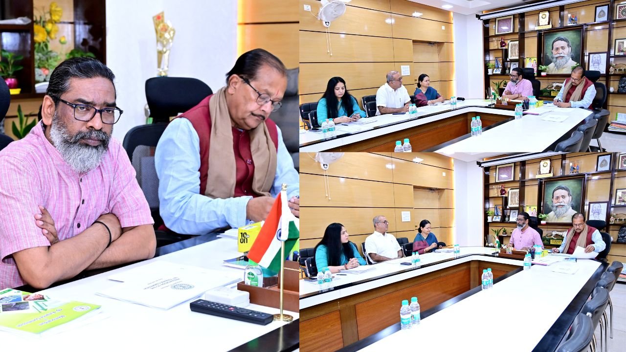 मुख्यमंत्री हेमंत सोरेन ने 16वें वित्त आयोग की टीम के दौरे को लेकर अधिकारियों के साथ की बैठक, वित्त मंत्री भी रहे मौजूद, दिये आवश्यक दिशा-निर्देश