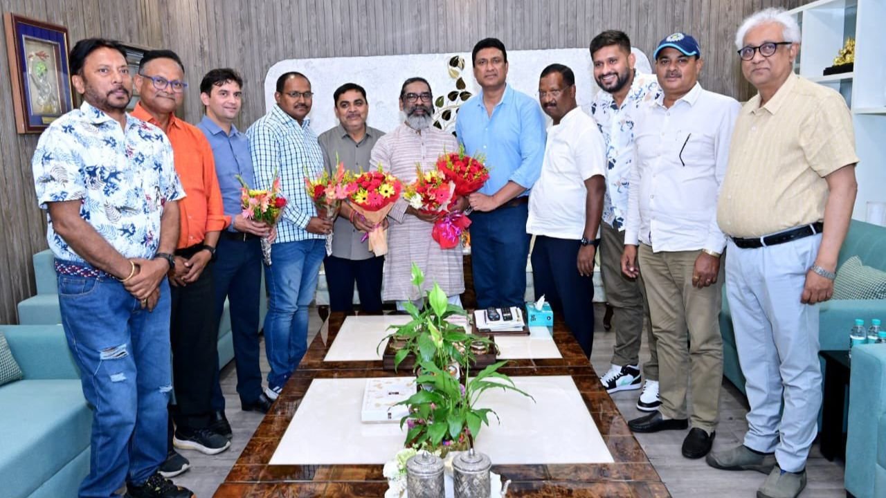 JSCA के नवनियुक्त पदाधिकारियों ने मुख्यमंत्री हेमंत सोरेन से की मुलाकात, अजय नाथ शाहदेव की 'द टीम' को CM ने दी बधाई
