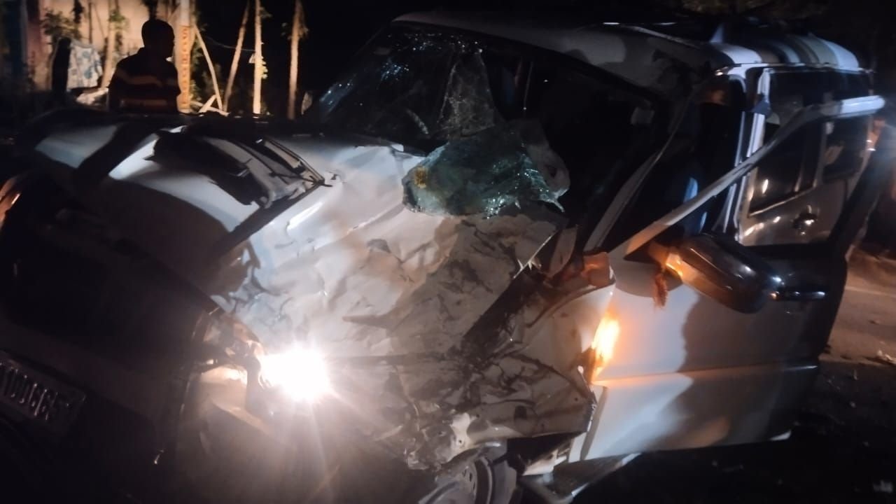 लोहरदगा के सेन्हा में बाराती गाड़ी दुर्घटनाग्रस्त, एक बच्ची की मौत, आधा दर्जन घायल