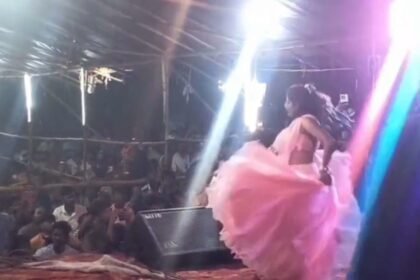 भाकपा-माले के क्रांति दिवस कार्यक्रम में बार-बालाओं का डांस, सांसद-विधायक भी हुए थे शामिल