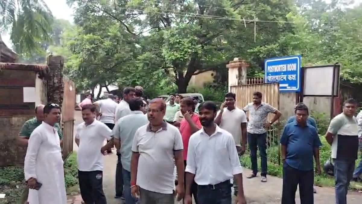 रांची में दर्दनाक सड़क हादसाः तेज रफ्तार कार ने स्कूटी सवार और पैदल चल रहे व्यक्ति को कुचला, तीन की मौत