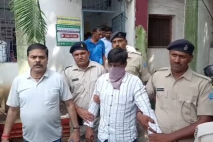 धनबाद के DCLR कार्यालय में ACB की छापेमारी, कंप्यूटर ऑपरेटर रिश्वत लेते रंगे हाथ गिरफ्तार