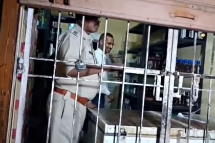 झारखंड में सरकारी काउंटर पर बेची जा रही थी नकली शराब, उत्पाद विभाग की टीम ने मारा छापा, 5 सेल्समैन को हिरासत में लिया गया