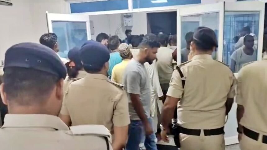 बिहार में बदमाशों ने तीन भाईयों को मारी गोली, एक की मौके पर हुई मौत, दो की हालत गंभीर