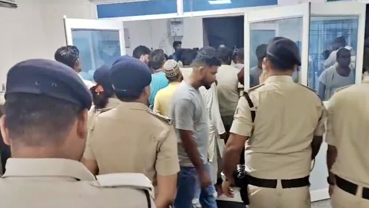 बिहार में बदमाशों ने तीन भाईयों को मारी गोली, एक की मौके पर हुई मौत, दो की हालत गंभीर