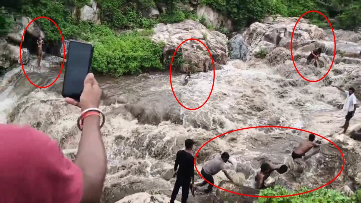 बिहार में रविवार की छुट्टी मनाने गए पर्यटक वॉटरफॉल में फंसे, ऐसे बची सैलानियों की जांच