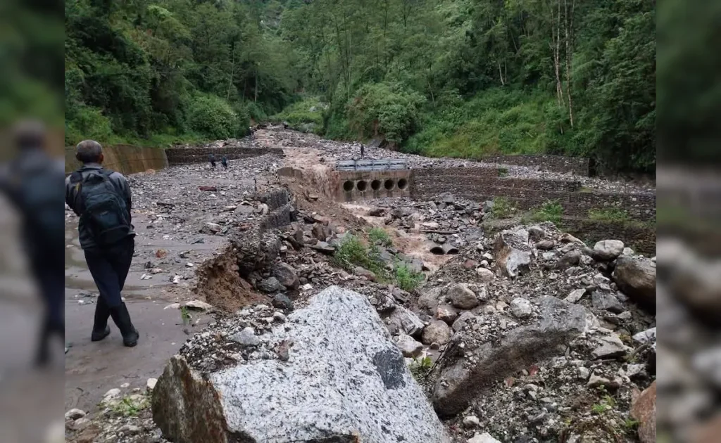 8flbulh gif 625x300 01 June 25