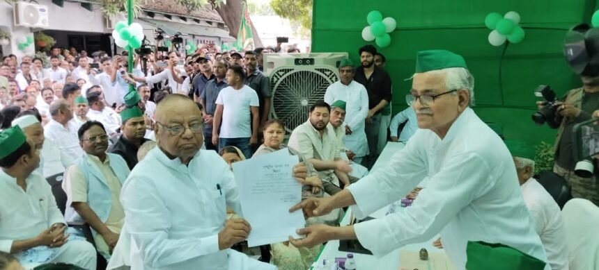 मंगनी लाल मंडल होंगे RJD प्रदेश अध्यक्ष के लिए भरा नामांकन, राबड़ी देवी और तेजस्वी यादव रहे मौजूद