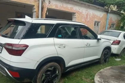 साइबर ठगी के पैसे बांट रहे अपराधी, पुलिस ने घर में की छापेमारी, 25 लाख रुपये कैश और कार के साथ दो गिरफ्तार