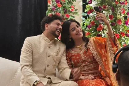 Kuldeep_Yadav_got_engaged_to_friend_vanshika_arora