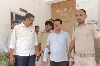 बिहार में निगरानी की बड़ी कार्रवाई, घूसखोर सरकारी अधिकारी रिश्वत लेते रंगे हाथ गिरफ्तार