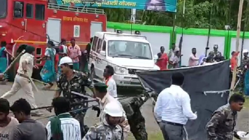 हूल दिवस पर भोगनाडीह में संताल और पुलिस के बीच हिंसक झड़प, तीर-धनूष के साथ आंसू गैस के गोले दागे गए