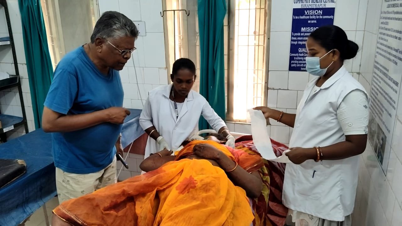 झारखंड के एक शख्स की दो पत्नियों में होता था विवाद, पंचायत के आदेश पर महिला की गर्दन को काटकर जंगल में फेंका गया