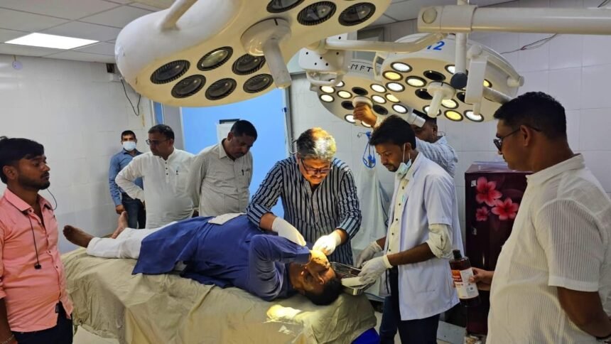 बीजेपी सांसद मनीष जायसवाल हुए घायल, हजारीबाग में क्रिकेट खेलने के दौरान लगी चोट 1 WhatsApp Image 2025 06 08 at 16.02.55 5d3188a7